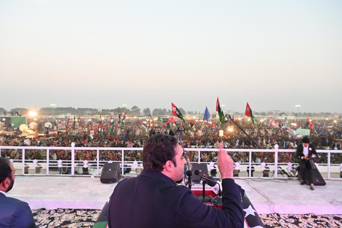 QammardinGopang's tweet photo. Paid tribute to Shaheed Rani Mohtarma Benazir Bhutto Sahiba on her 15th martyrdom anniversary at Ghari Khuda Bux Bhutto. #DaughterOfTheEast #SalaamBenazirBhutto https://t.co/I1EGu3q4bk
