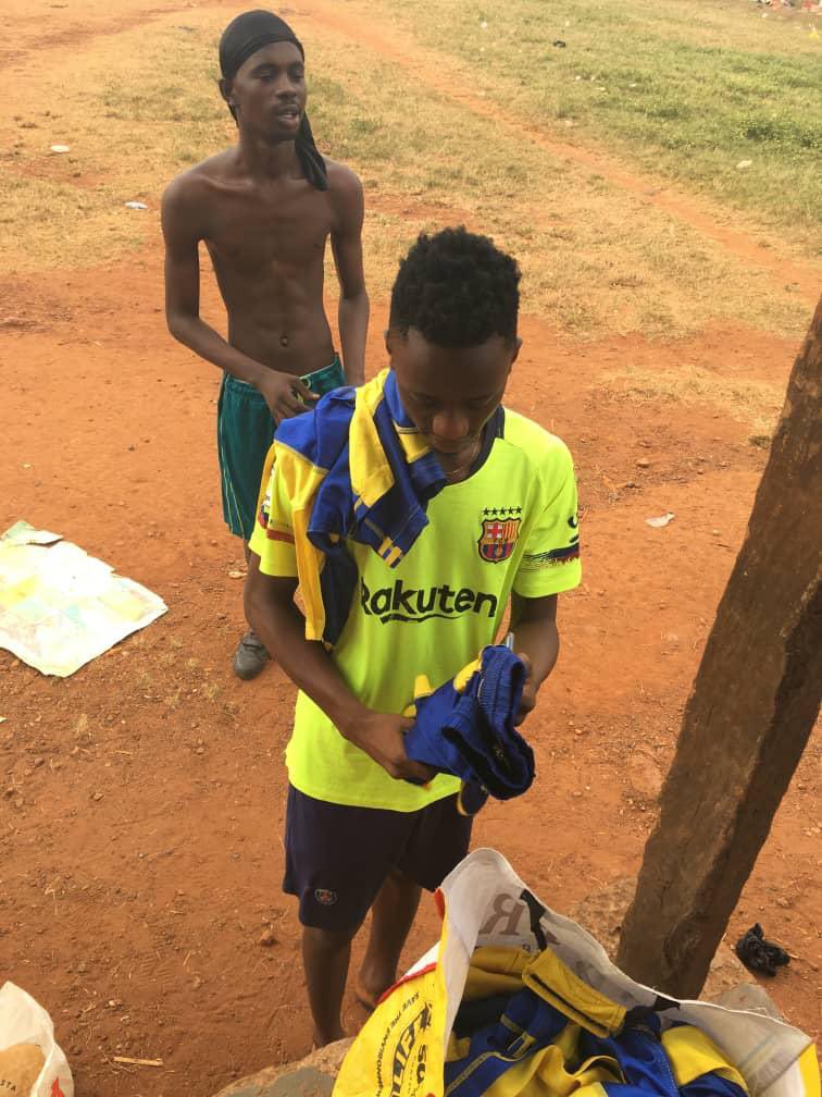 Kojooption_'s tweet photo. Come see me dribbling @kingquestrap🤪 Last year I did it to @blacksherif_🤣❤️⚽️🇬🇭🎶 https://t.co/5JCjsYALh0