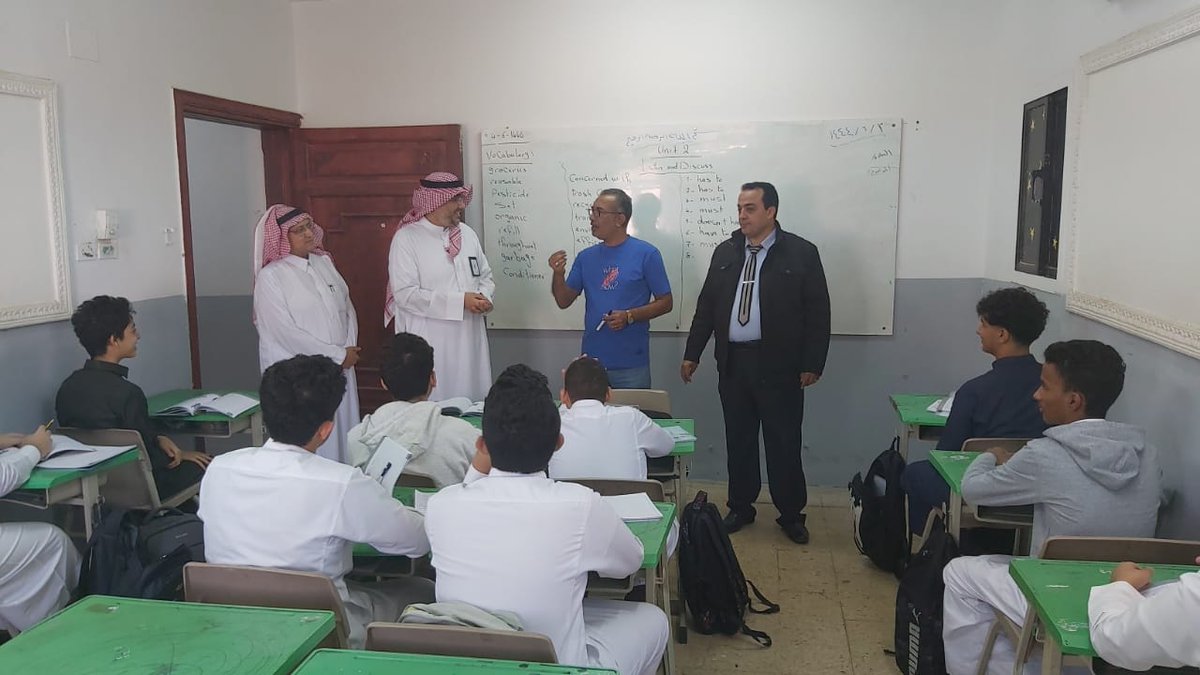 Manhal_School's tweet photo. تشرفت ثانوية المنهل الثقافي اليوم الأربعاء الموافق 4/6/1444 بزيارة مساعد مدير مكتب الصفا للشؤون التعليمية (أ. فيصل بن أحمد العَنَايا) حيث تفقّد سعادته سير العملية التعليمية برفقة مدير المدرسة (أ. عبداللطيف علي قاضي). https://t.co/4SWeXOJ2fS