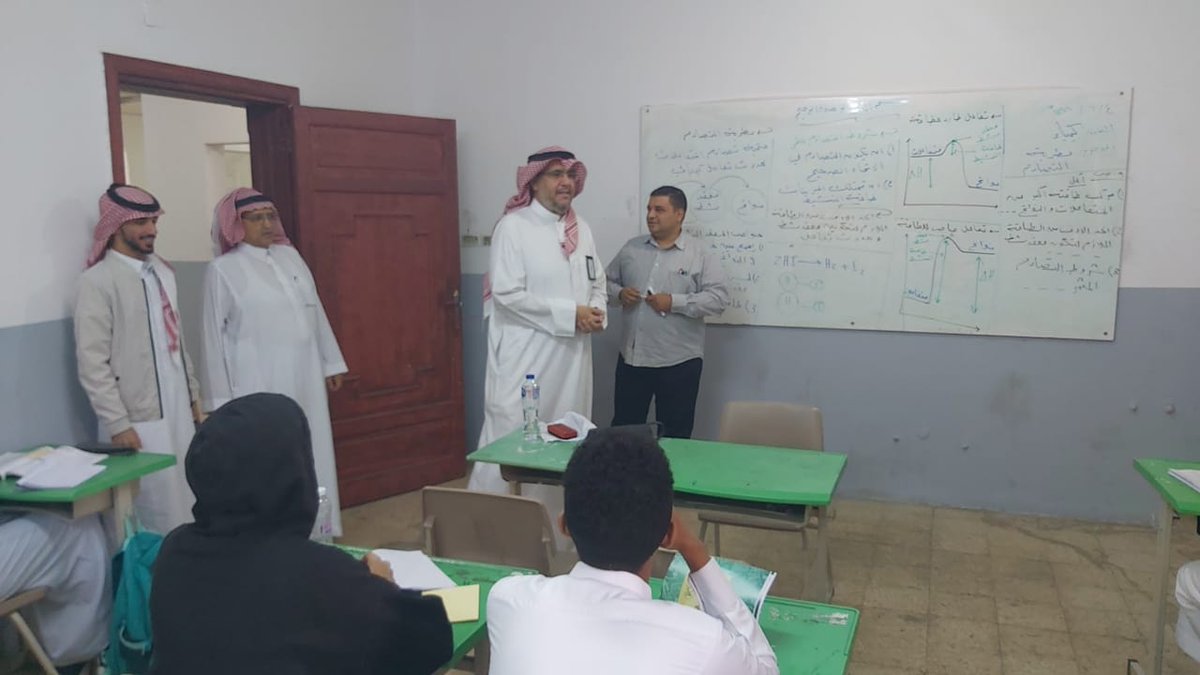 Manhal_School's tweet photo. تشرفت ثانوية المنهل الثقافي اليوم الأربعاء الموافق 4/6/1444 بزيارة مساعد مدير مكتب الصفا للشؤون التعليمية (أ. فيصل بن أحمد العَنَايا) حيث تفقّد سعادته سير العملية التعليمية برفقة مدير المدرسة (أ. عبداللطيف علي قاضي). https://t.co/4SWeXOJ2fS