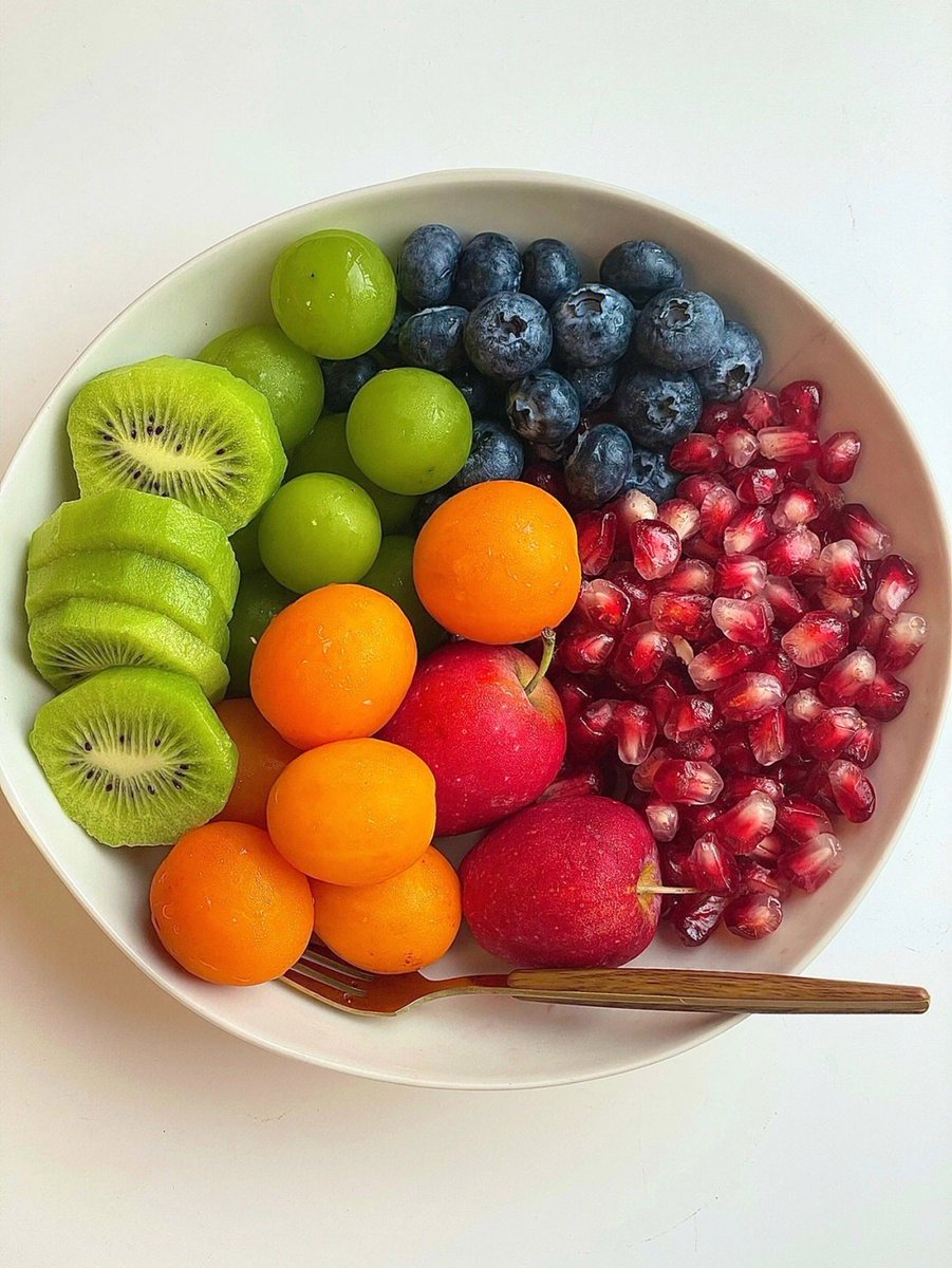 Many people say that if your hair is messed up, you can tidy it up, if your clothes are old, you can buy new ones, if you are not in good health, can you change them? 🥰🥰 Eating more fruits is good for your body.