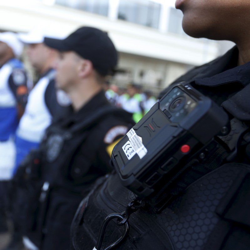 choquei's tweet photo. 🚨CRISE: Polícias do Rio de Janeiro são contra câmeras nos uniformes de agentes do Bope e da Core. https://t.co/30kxPxuznC