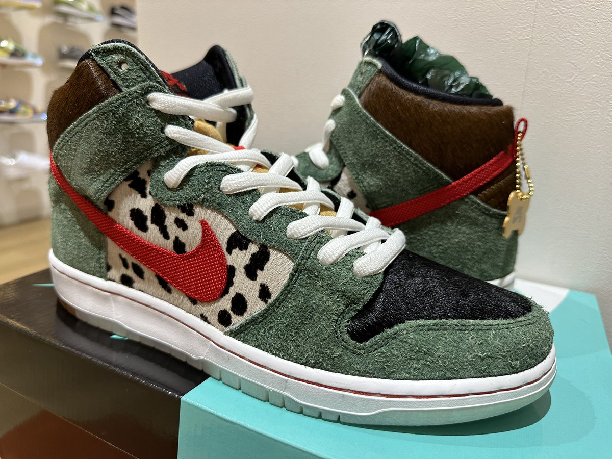 donadona_osu's tweet photo. 新入荷!!まさに、すごい一足⚡️DOG WALKERです😄
#sneakershop #donadona #nike #nikesb #dunksb #dunkhighsb https://t.co/oE2eu8NE6D