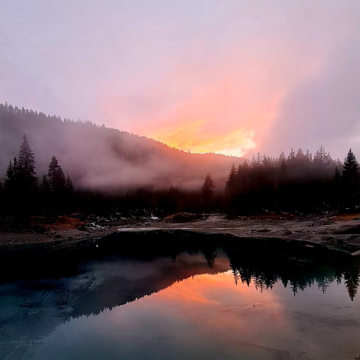 robertskrobak's tweet photo. It's a kind of magic; Lake Cauma at Flims, in winter, without people (normally overcrowded), cloudy day and at sunset, the sun does peek out for view minutes! 😊 https://t.co/xyGhB0SwC5