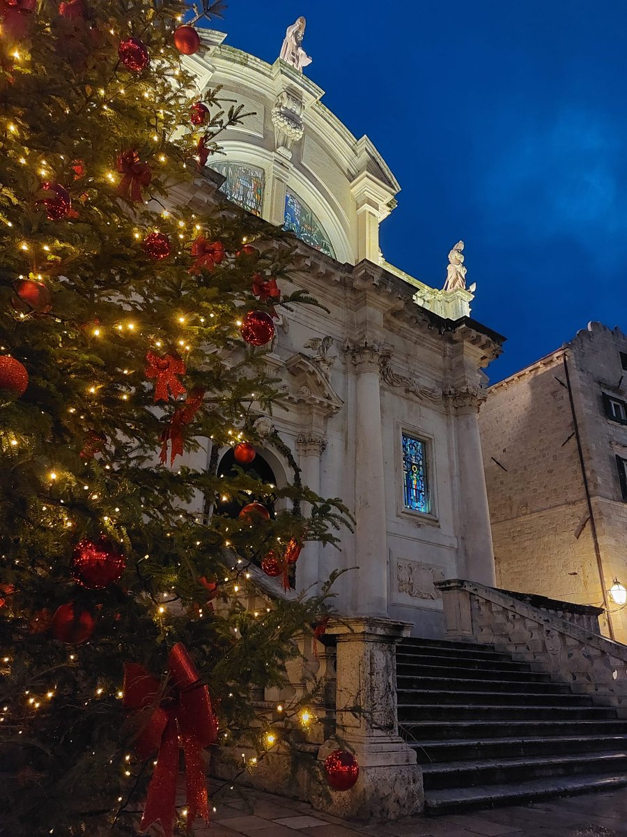 Early morning, end of year in Dubrovnik 😍
#holidays #DubrovnikRiviera #beauty #Croatia #Dubrovnik #travel #newyear2023 #welcome #History #beautifuldestinations #vacation #winter