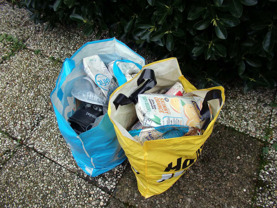 De keuze van <a href="/Zu_Demir/">Zuhal Demir</a> om de strijd tegen #zwerfvuil op te drijven met een innovatief systeem van #digitaal #statiegeld wordt positief onthaald door de <a href="/fevia_be/">Fevia</a>, <a href="/comeos_nl/">Comeos NL</a>  en @fostplus. bit.ly/3WQZRzV