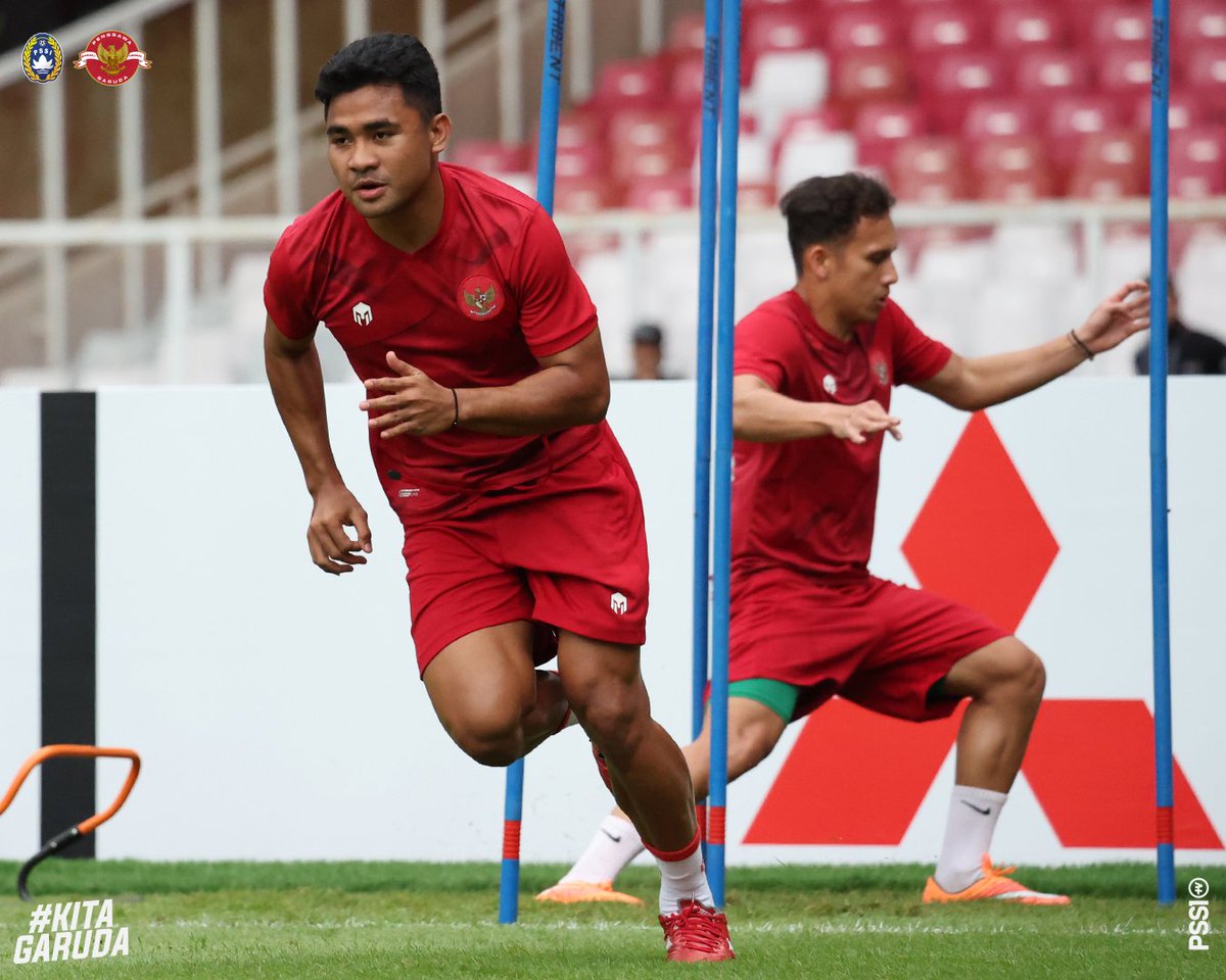 PSSI's tweet image. Timnas Indonesia jalani Official Training pada Rabu (28/12) di Stadion Utama Gelora Bung Karno sebagai persiapan laga kontra Thailand. 🏟️

#KitaGaruda #MeraihImpian