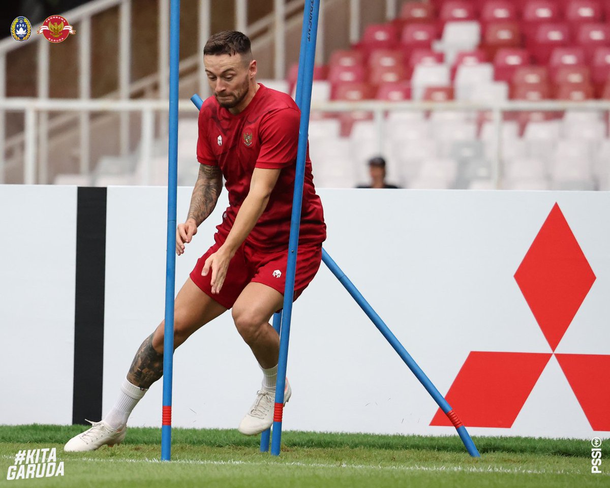 PSSI's tweet image. Timnas Indonesia jalani Official Training pada Rabu (28/12) di Stadion Utama Gelora Bung Karno sebagai persiapan laga kontra Thailand. 🏟️

#KitaGaruda #MeraihImpian