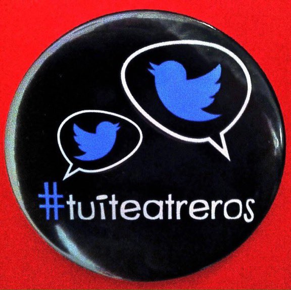Los #tuiteatreros volvemos a ponernos en pie para aplaudir a quienes nos han dado algunos momentos teatrales felices en este año 2022. #AplausosTuiteatreros2022