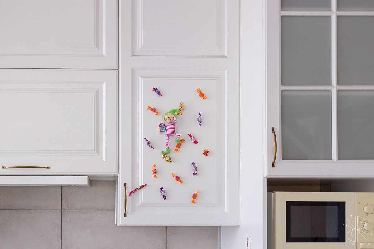 День 10: Творил магию.
День 11: Читал игрушкам сказки.
День 12: Конфетолазание по шкафам.

#ChristmasElfVasya