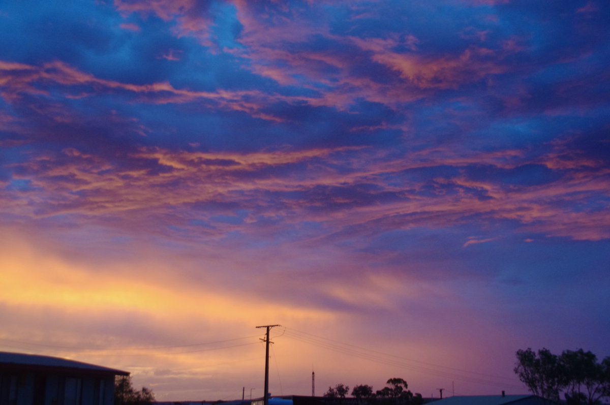 outbackjunita's tweet photo. Tonight’s sky in #Andamooka from my yard #sunset #outbacksunset #opal  #Outbackjunita https://t.co/HU0RD4dUPc