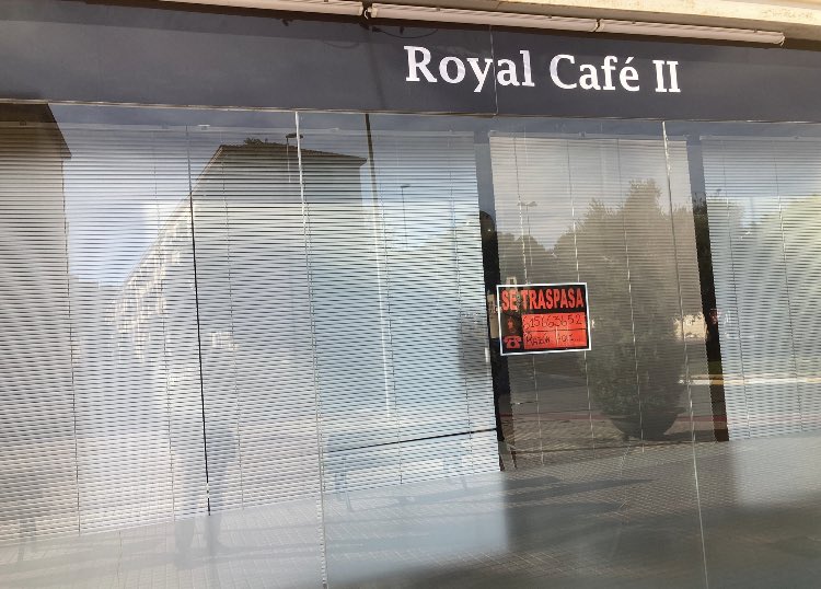 RosaRodaNews's tweet photo. En Cartagena👇No llevaba ni un año abierto el establecimiento y cierra por falta de personal para atender a los clientes. 
Y la patronal hostelera HoyTú y Hostecar bloqueando el convenio del sector. Los trabajadores huyen en cuanto pueden. https://t.co/yY9Mg61tA2