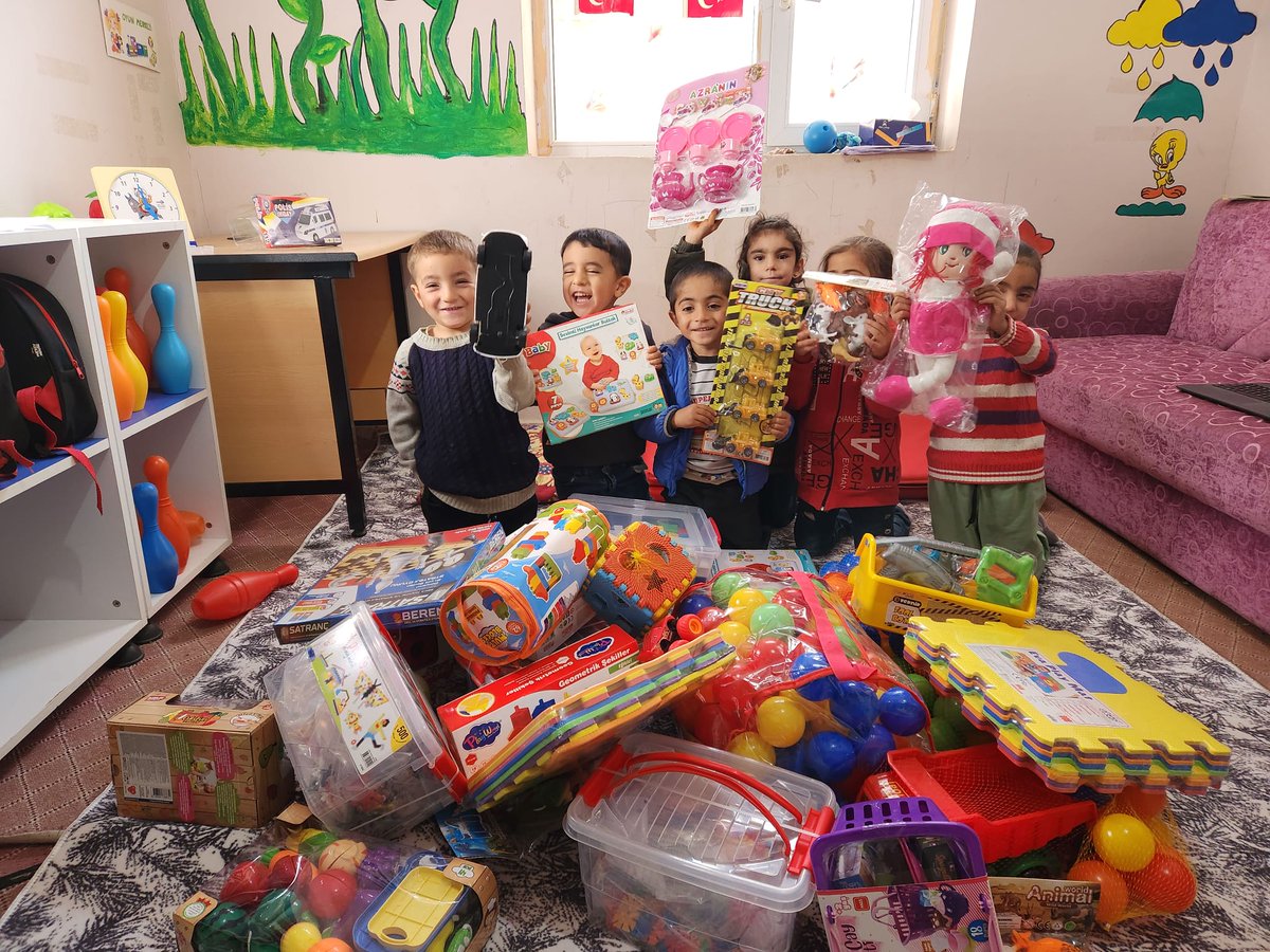 Yeni oyuncaklarımız ile çocuklar mutlu biz mutluyuz ☺️ Çüngüş ilçe milli eğitim müdürlüğüne teşekkür ederiz.
<a href="/Cungusilcemem/">Çüngüş İlçe Milli Eğitim Müdürlüğü</a> 
<a href="/CevatBaran9/">Cevat Baran</a> 
<a href="/TuncayKaldirim/">Tuncay Kaldırım</a>