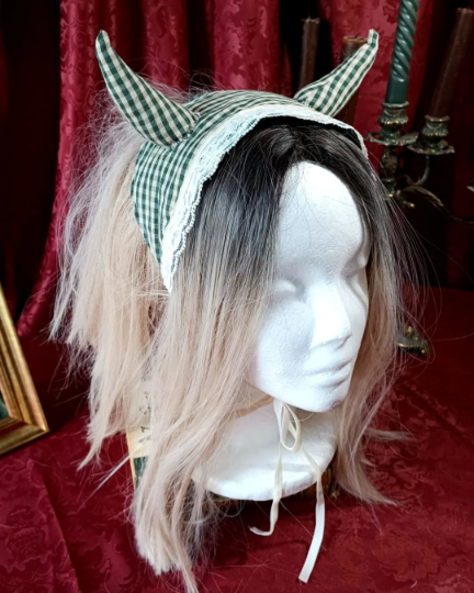 Lechatetrange's tweet photo. ¿Quieres que te vean bien linde? Prueba con nuestros Vichy Horns, te quedarán lindísimos.
Consíguelos en nuestro etsy:
https://t.co/7FyWm0rWKT https://t.co/fGjI7PYC9n