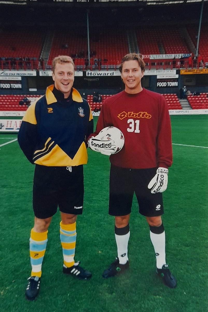 MarinerMen's tweet photo. Once Were Mariners! Oct 96 and ex stable mates @paul_crichton n @JasonPearceyGK meet before opposing each other in #GTFC v #wba 1-1 draw at Blundell Park @goalkeepersdiff @onthisGTFCday https://t.co/Qvr3OeBj16