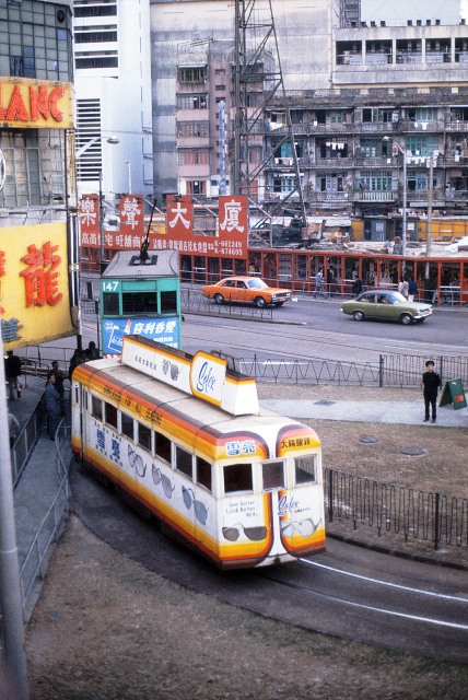 JRUrbaneNetwork's tweet image. I am once again reminded that the HK tramways used to pull single deck trailers. #hktram needs to bring them back, make the trailer a bar or something and have an App so I can see what bars are coming or where my fav ones are. Not my pictures.