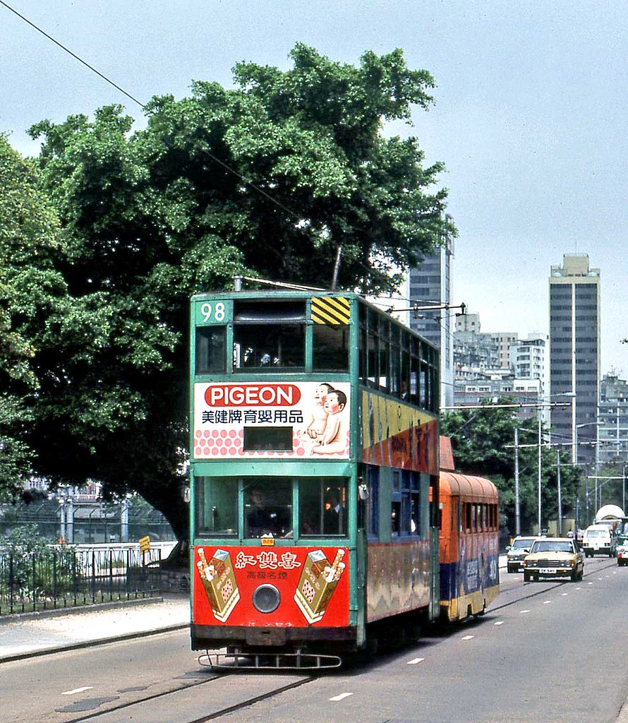 JRUrbaneNetwork's tweet image. I am once again reminded that the HK tramways used to pull single deck trailers. #hktram needs to bring them back, make the trailer a bar or something and have an App so I can see what bars are coming or where my fav ones are. Not my pictures.