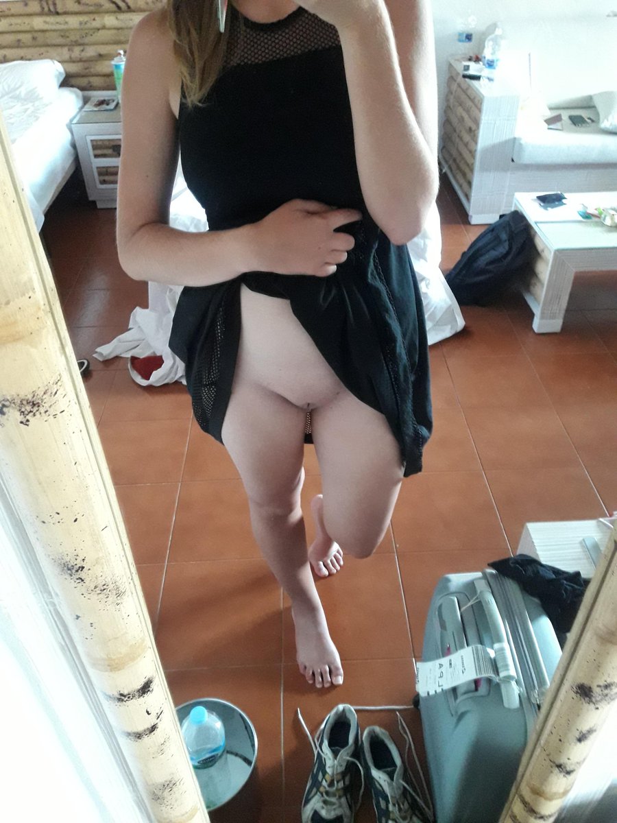 Nudist1818's tweet photo. #bottomless #exposedteens #nopanties #pussy #upskirt https://t.co/I2cKOd7Ihq