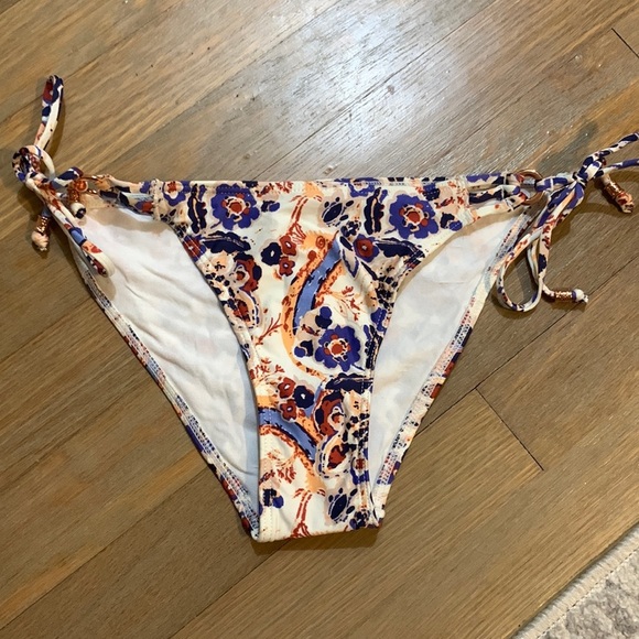 So good I had to share! Check out all the items I'm loving on <a href="/Poshmarkapp/">Poshmark</a> from <a href="/KatrinaOberle/">Katrina Oberle</a> #poshmark #fashion #style #shopmycloset #oldnavy #delta #hm: posh.mk/50BWzjyQ7vb