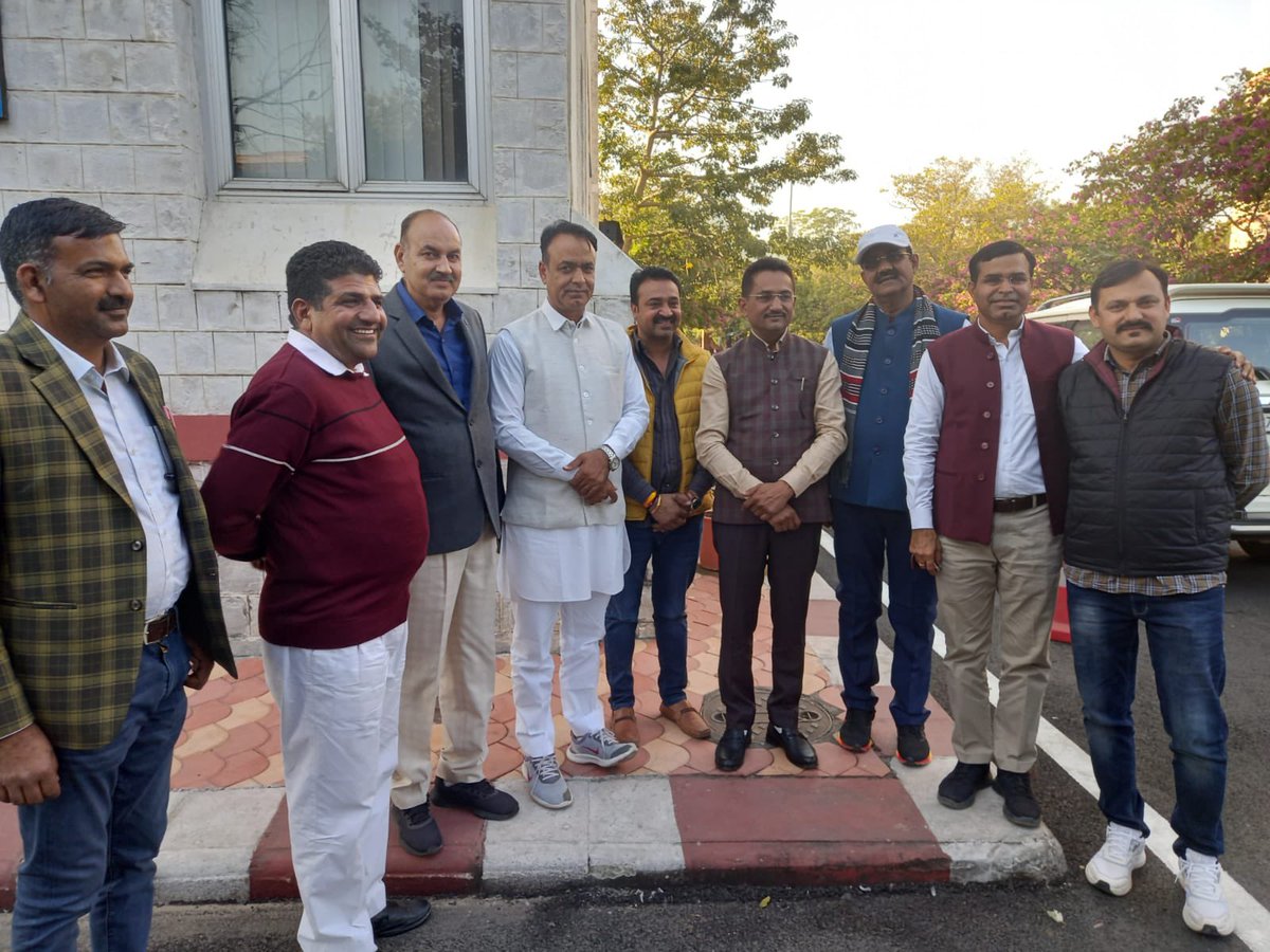MohanSihag24's tweet photo. चेतन जी डूडी MLA डीडवाना से शासन सचिवालय में मुलाक़ात@ChetanDudiINC @BishnaramSiyag @NaharSi84742758 @ReslaDr @Jagdish30442538 @Jagdish_jangird @Jpanchariya7 https://t.co/0GjxGVKnAy