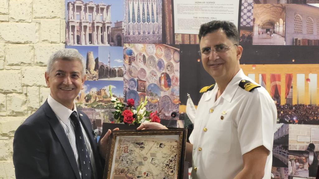Karaçi’de liman ziyaretinde bulunan gururumuz TCG Burgazada Komutanı Yrb. Kemal Algın ve değerli mürettebatını Başkonsolosluğumuzda gururla ağırladık. 🇹🇷