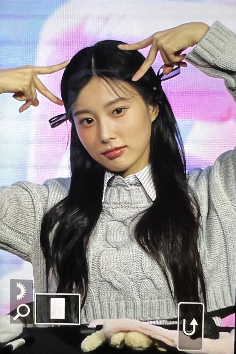 221228
[Priview 📷]
-
2023년에도 함께 하자🧡

#KangHyeWon #강혜원