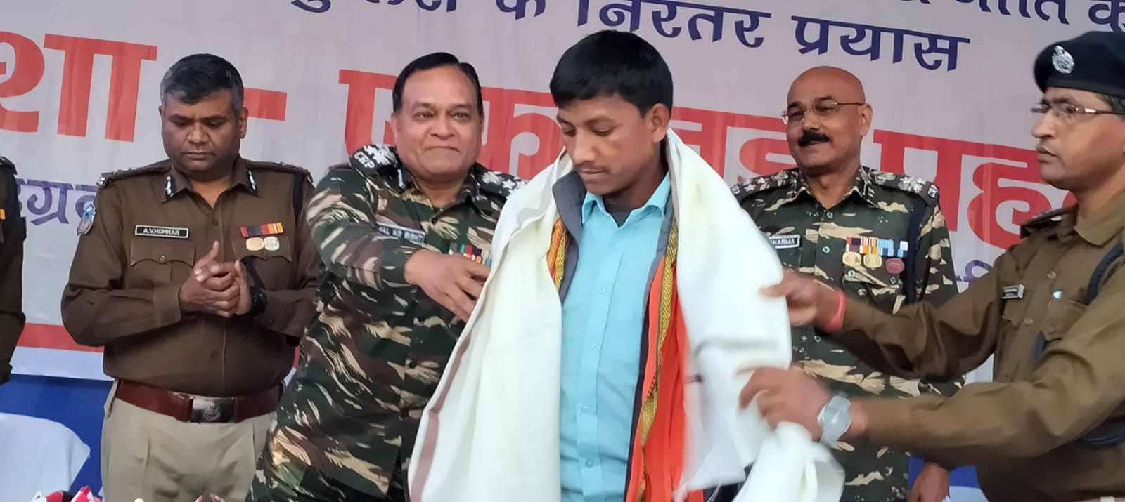 झारखंड में 15 लाख का ईनामी अमन गंझू ने किया सरेंडर - Aman Ganjhu surrendered a reward of 15 lakhs in Jharkhand