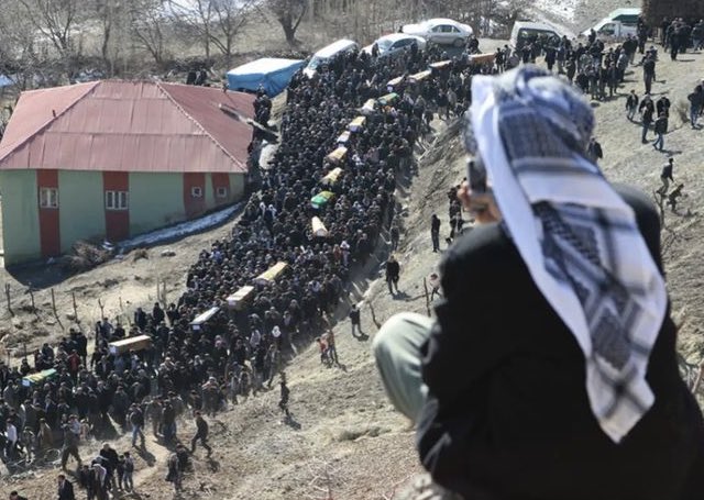 Katır sırtında taşınan ölüler unutursak kalbimiz kurusun…

#RoboskiKatliamınıUnutma
#Roboski12YılOldu