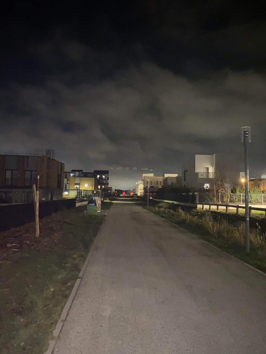 loicmasson2020's tweet photo. ABSENCE DE LUMIÈRE ALLÉE JEAN-LOUIS THÉBAULT
ℹ️ Alerté par des résidents du quartier, j'ai de nouveau saisi la Ville de @VilledeBussy et @_EpaMarne .
Cette situation est dangereuse. Ce serait une bonne chose que le pb soit définitivement résolu
#bussy #bussysaintgeorges #EPAMarne https://t.co/Sivq7ukdI5