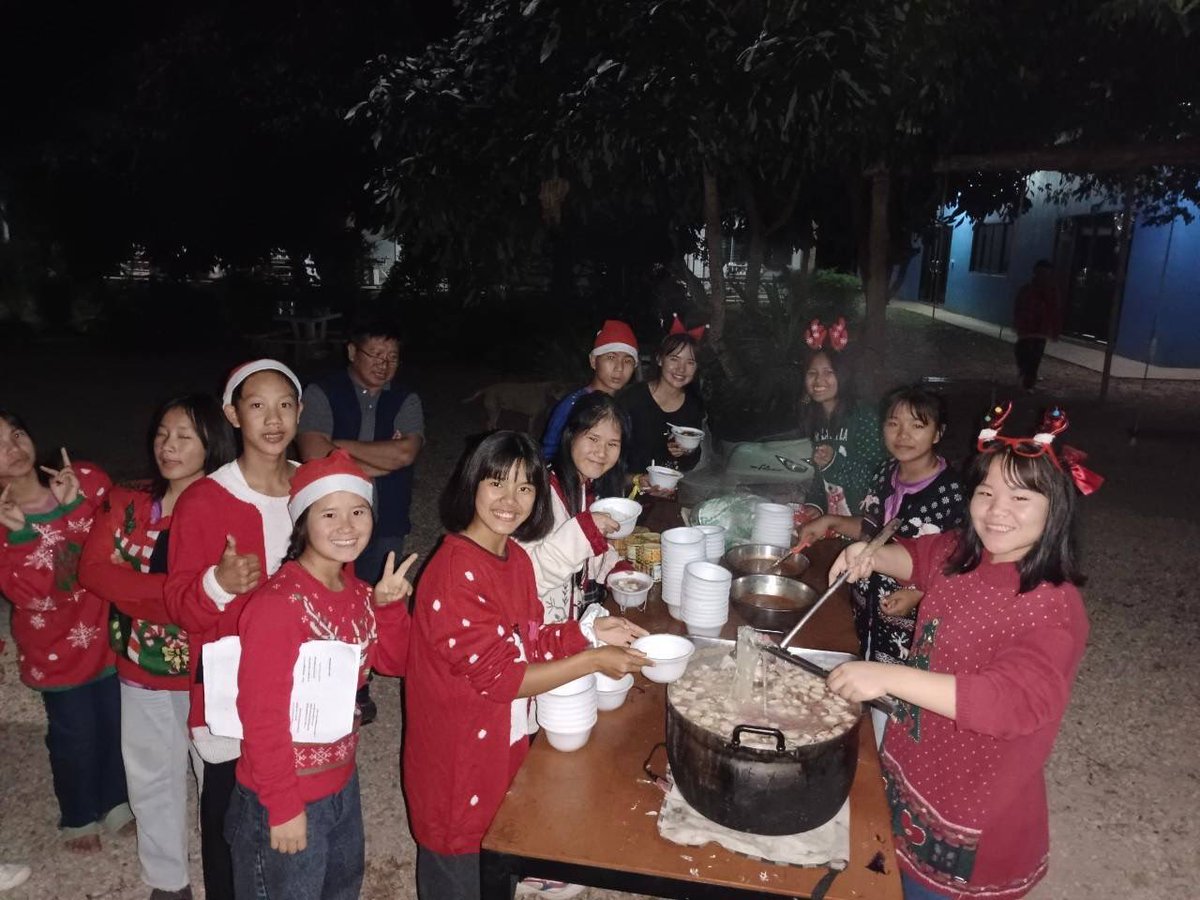 ArtforEarthDAO's tweet photo. Christmas-themed clothes donated by Chinese https://t.co/UHi7m8aadI
