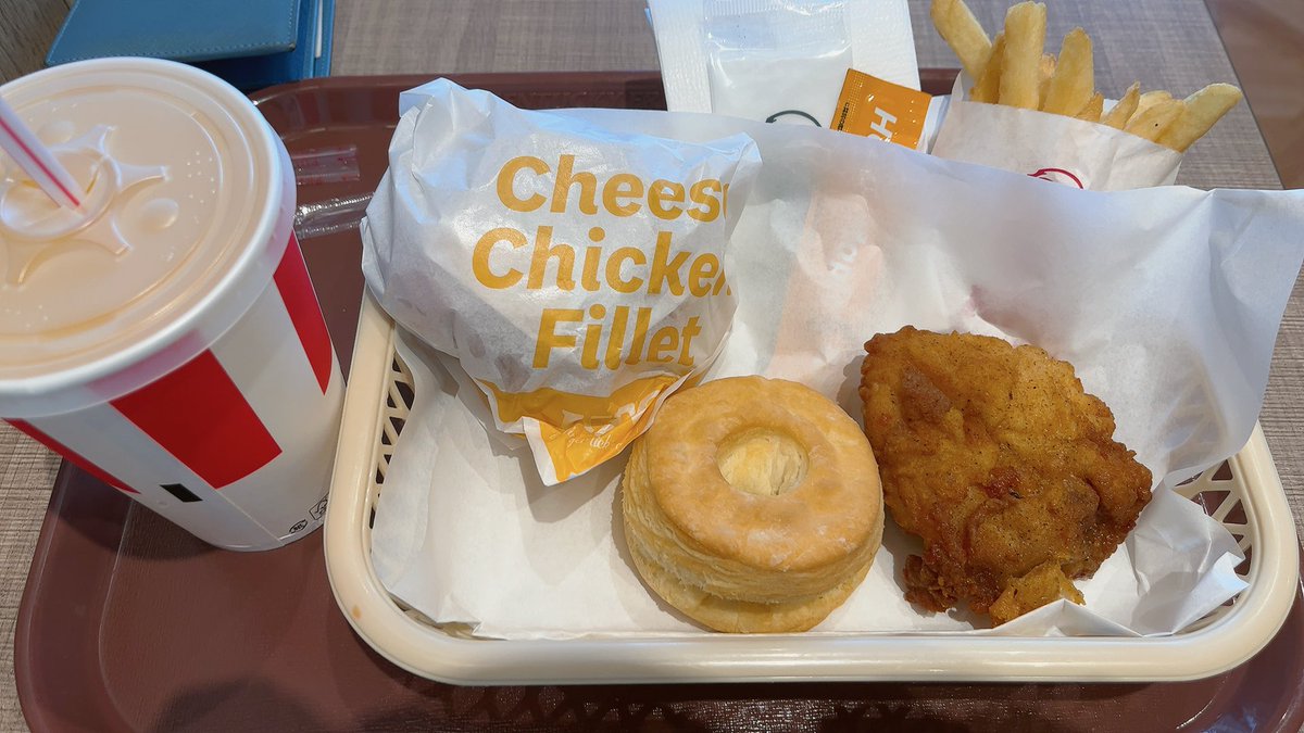 この時期はKFCが食べたくなります

 #ケンタッキー  #KFC  #Xmas