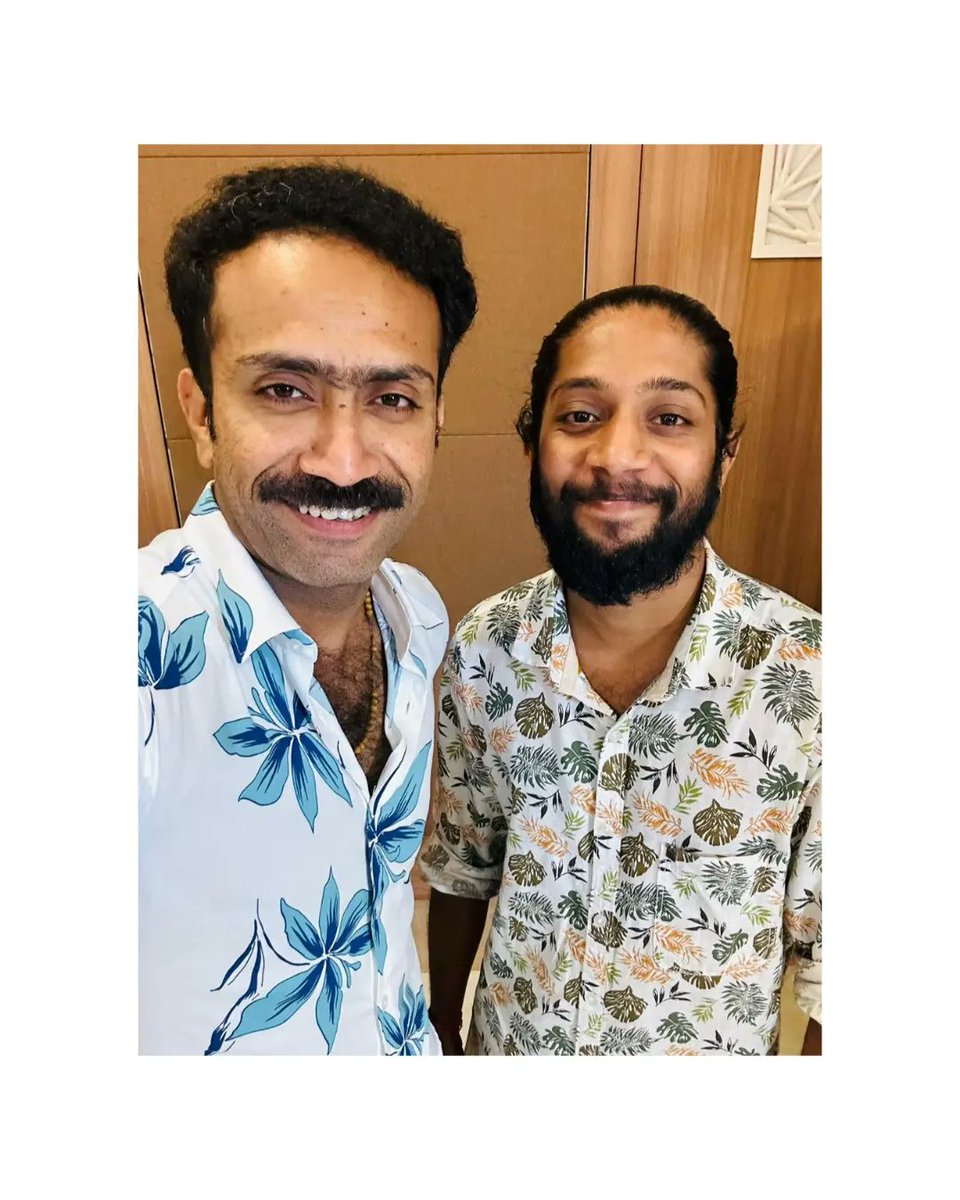 SHINE CHETTAN... ❤️
#bharathacircus #shinetomchacko #malayalammovie #malayalamcinema #malayalamfilm #Cinema #Trending #twitter #Indian #indiancinema #iffi2022 #Mammootty #BheeshmaParvam #TREASURE #TrendingNow #film #Filmmaker #KochiBiennale #KeralaNews