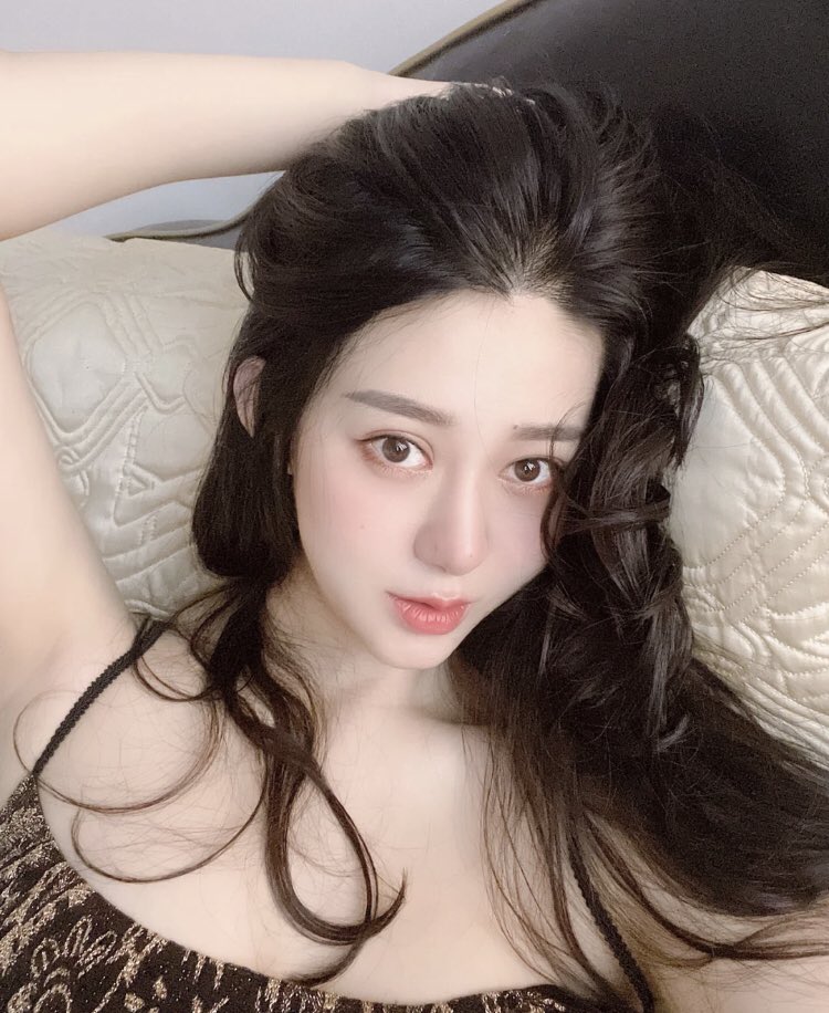 ndjitaviu's tweet photo. 想约线下加联系方式的看主页 25以下的别加我了

点赞的jb增加5厘米 https://t.co/PT1laiZAK0