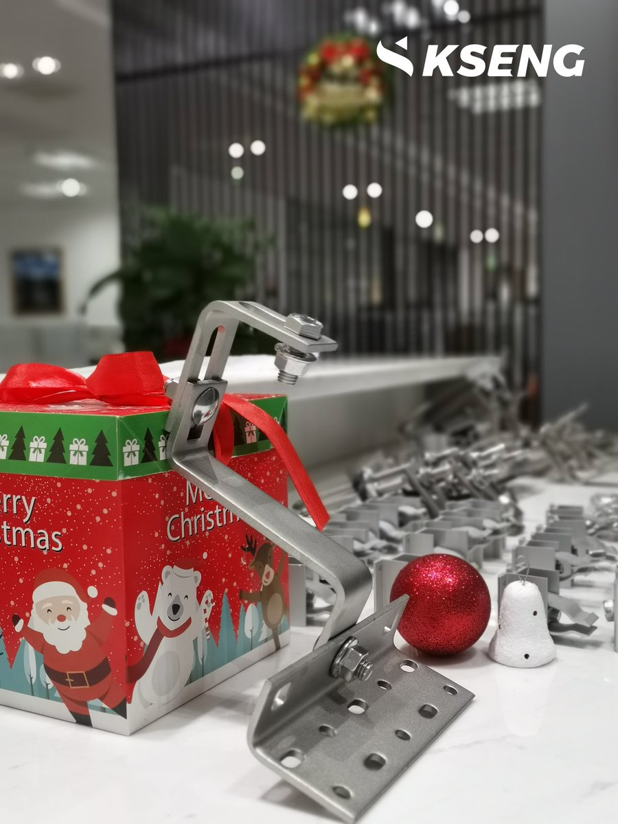 KsengSolar's tweet image. @KsengSolar sales team is busy packing the samples, making sure clients could receive these right after the holiday! Made of high-quality stainless steel, the newly developed #tilehook is specially designed with adjustable height, enabling great flexibility for easy installation.