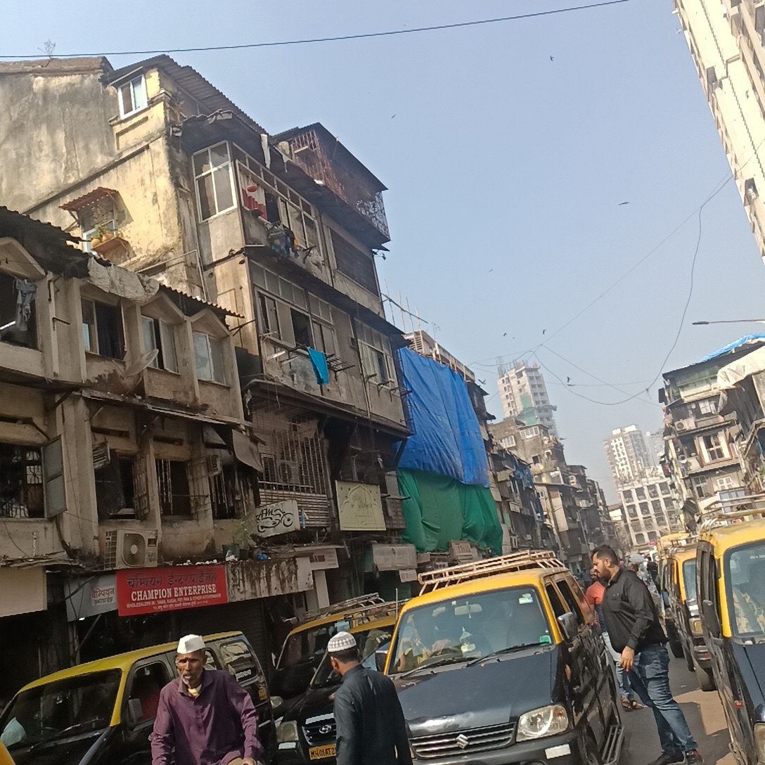 IHR_C_ORG's tweet photo. Unauthorized Construction extention load to old building. permission taken for repairing only which load may be the reason of collapse
ALL PERMISSION VERIFY LAND MIS-DECLARATION IS THERE 2 NEIGHBOR BUILDING'S ARE TO DILAPARED BESIDE WORSHIP LAND @mybmcWardC @mybmc @MMRDAOfficial https://t.co/XoqKUVBMqN