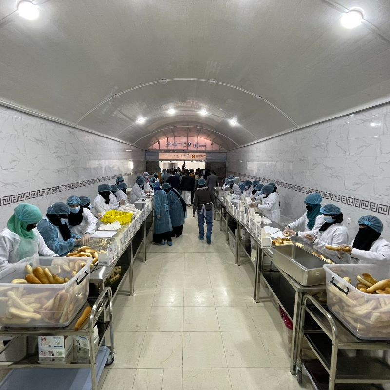 When we improve #FoodSecurity for women, we empower them to improve the health &amp; nutrition of their families &amp; entire communities.

<a href="/WFP/">World Food Programme</a>'s healthy kitchen project in #Yemen employs women to make nutritious sandwiches &amp; create more sustainable sources of income for their families.