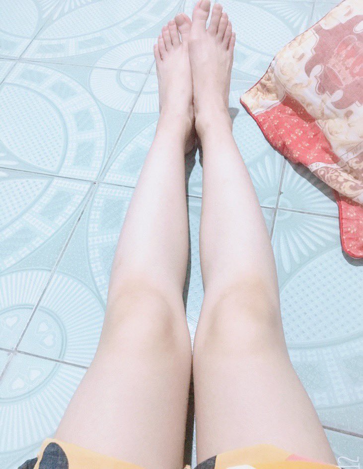 FCking66's tweet photo. 撩了寂寞的女孩一中午，给我来了个美腿，好费劲。看看继续有没有成果！
#反差学生妹 #聊骚 #app #美腿 #脚 #聊天记录 #少妇 #撩妹 #撩骚 https://t.co/Scpu5yQsh4