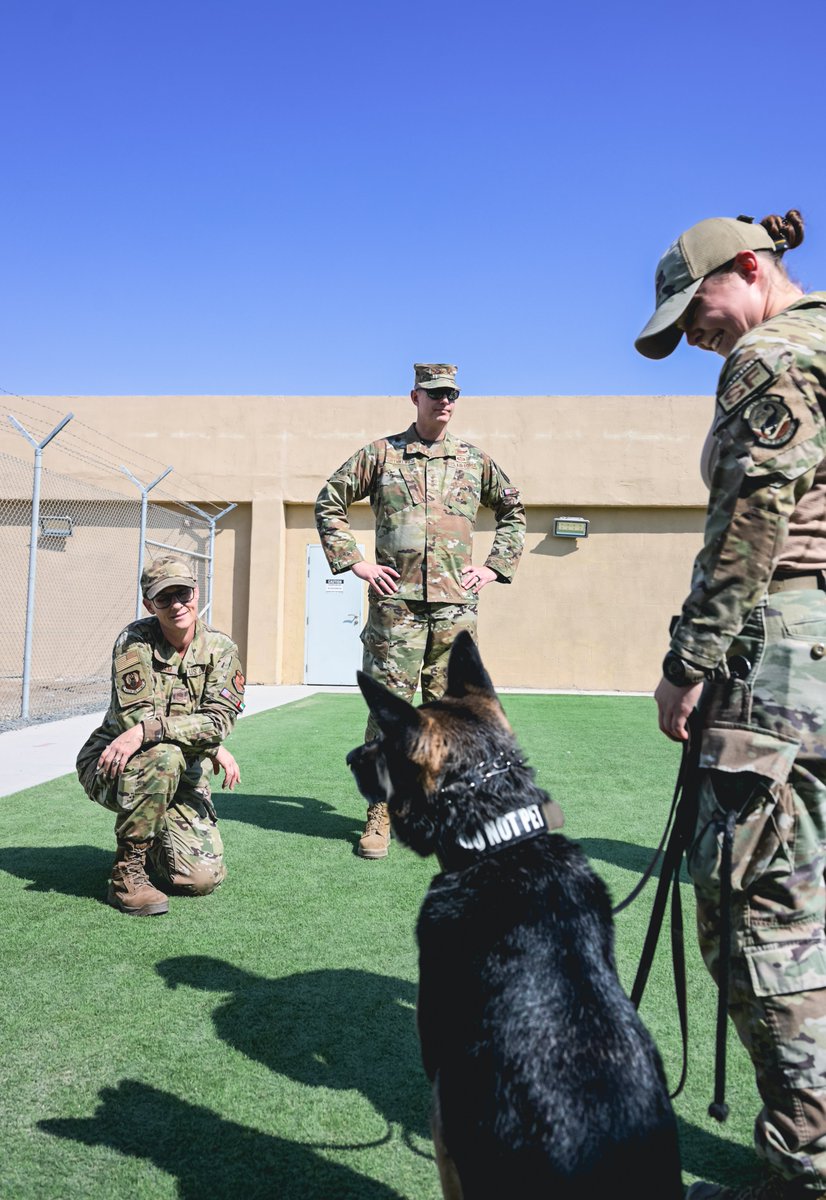 USAFCENT's tweet image. #wingwednesday #valueeveryone

In Oct, @USAFCENT commander Lt. Gen. Grynkewich and command chief CMSgt. Kati Grabham visited the @380AEW  at Al Dhafra Air Base in Abu Dhabi, UAE to meet w/ deployed Airmen and see how they contribute to the AFCENT mission. 

@CENTCOM