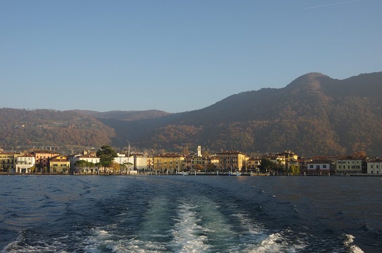 CiaoNico's tweet photo. #Lombardei: Eine Fahrt mit einem historischen Zug nach #Paratico-#Sarnico am #Iseo-#See: Dort haben wir die Schönheit des lombardischen Sees und der berühmten Weinbauregion Franciacorta entdeckt. 👉https://t.co/fa5MPTRbvS @inLOMBARDIA @lagoiseo @SonoitaliaInfo https://t.co/KaGxhFKGp4