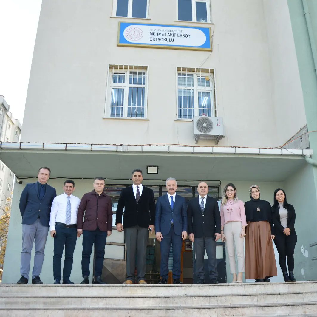esenyurtmem's tweet photo. Mehmet Akif Ersoy'u anma programımız İlçe Milli Eğitim Müdürümüz Sn Necati YENER ve Şube Müdürümüz Sn. Bülent ÇETİN'in katılımıyla Mehmet Akif Ersoy Ortaokulumuzda gerçekleştirildi.
@istanbulilmem 
@KaragulVural
@necatiyener_
@esenyurtmakif https://t.co/QzhkEVlwA6