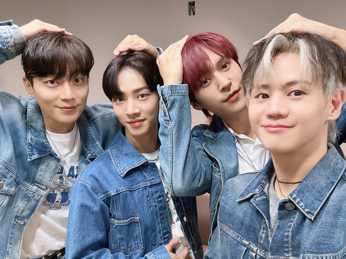 [안내] 하이라이트(HIGHLIGHT) 2022년 마무리 유튜브 라이브 방송

어느 때보다 행복한 기억이 많은 2022년을 마무리하며, 하이라이트와 함께하는 <2022년 송년회> 유튜브 라이브 방송이 진행될 예정입니다. 라이트 여러분의 많은 관심과 참여 부탁드립니다.