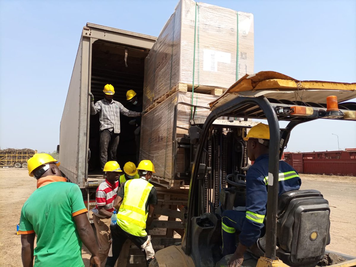 echitayo's tweet photo. Men at work at Niger

#echitech
#safety https://t.co/Tbwpz18uaX