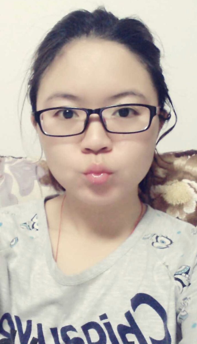 FCking66's tweet photo. 人妻骚妇果然玩得开，上来就发裸。
继续撩！
#人妻 #少妇 #撩妹 #聊骚 #裸聊一对一 #app https://t.co/TJpQBlFGBi