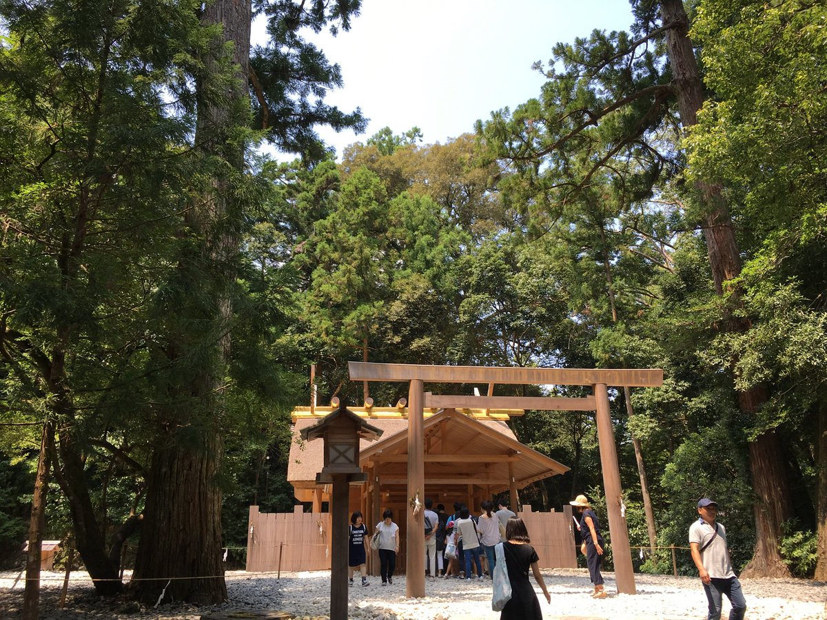 teishi_chugu's tweet photo. 今日もありがとうございます🎍

今年も残り４日ですね！
仕事納めの方お疲れ様です💐

来年はうさぎ年🐇
夫が年男！
今日は仕事休みで少しずつ大掃除
ベランダのペンキも塗りたいけど、、

今年は明日、大晦日と仕事。子供達が元旦に来るので30日におせちを🍱

感謝　#世界が平和になりますように https://t.co/gK4dgHVHl7