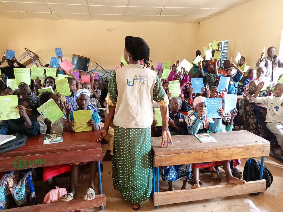 Sad_ngo's tweet photo. #SADMali : Appui à l’#Education à l'école Fa Keita du quartier pélengana a Ségou à travers des cours de soutien aux enfants et distribution de matériel scolaire dans le site de déplacés de Garantiguibougou à Bamako.
#SADMali
#childprotectionfirst https://t.co/ySJ5leAHvJ