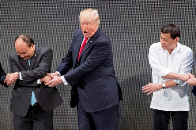 MarvinMerlz's tweet photo. 2017: Trump Breaks the Link as World Leaders Handshake Photo op goes Awry 😅😅.  I miss his comedy
#flexie https://t.co/dHlf1knkVM