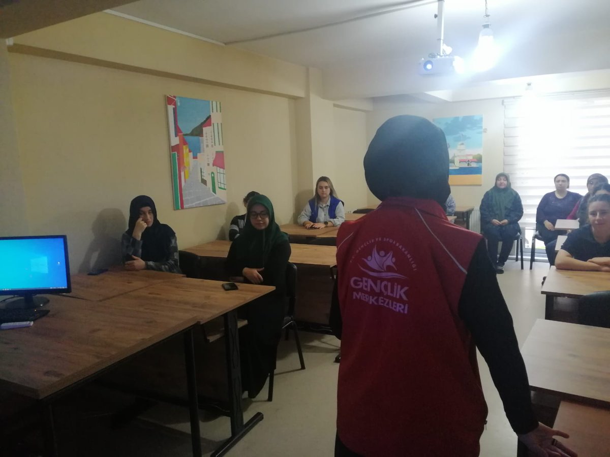 20_esma_09's tweet photo. 📍 İbn-i Rüşd Kız Yurdu
Müdürlüğümüzde gençlik merkezi lideri Ümran hanım tarafından bağımlılıkla mücadele konulu bilgiden bilince konferansı yapıldı.
@recepalier @omer_ilman @tekinkazak20 @HalimeBabacann @Fadime20 @minekalkanli https://t.co/3odLqR3M19