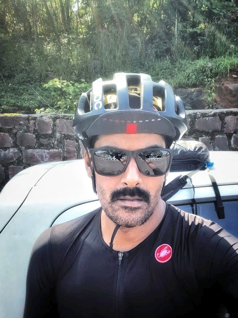 PRO_Satna's tweet image. सतना जिले के अर्चित परिहार अब गोवा में आयोजित दुनिया की सबसे बड़ी ट्राई थैलान प्रतियोगिता इंटरनेशनल आयरन मैन चैंपियनशिप में निर्धारित टास्क समय सीमा के अंदर पूरा करके जिले के पहले आयरनमैन बन चुके हैं। प्रतियोगिता में 33 देशों के 1600 से ज्यादा एथलीटों ने भाग लिया। 

#JansamparkMP