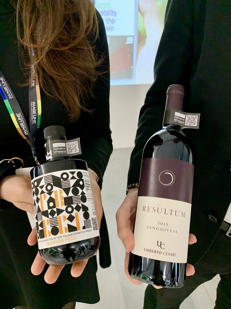 agrifood_tech's tweet photo. Agri-Food TRACK: la piattaforma #digitale che traccia con #blockchain #filiera e #sostenibilità di tre tipicità dell'Emilia-Romagna. Presentati #olio e #vino frutto della sperimentazione @ImageLine1504 @EZLab_solutions nell'ambito dei bandi #BIREX 👉 https://t.co/74ovWot6aM https://t.co/jkwJAY7h6p