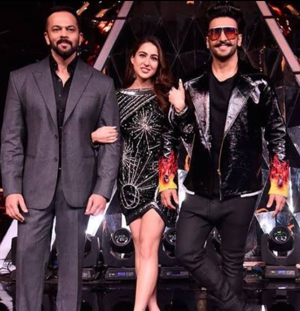 SharmaVarun2002's tweet photo. 🖤🖤🖤
#SaraAliKhan #RanveerSingh #RohitShetty
#4YearsOfSimmba https://t.co/gkcmxtGFzT